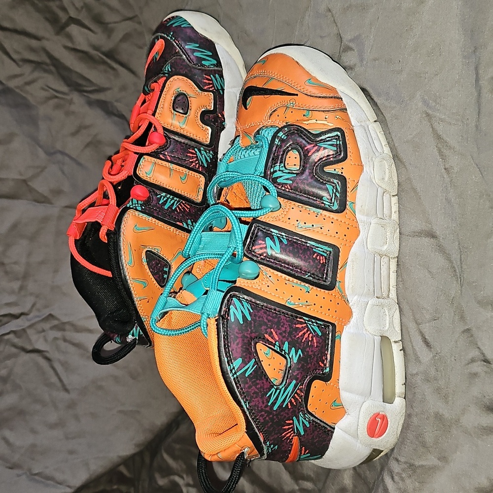 GUC Nike AIR Sneakers Kids Sz 6.5Y - Orange and Teal